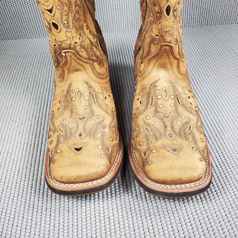 Laredo Brown Embroidered Winter Boots - Picture 6 of 14